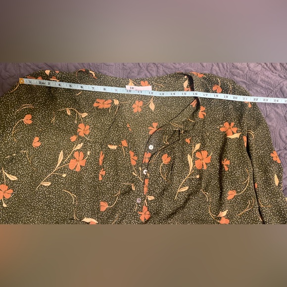 Green Flowy Blouse - Picture 3 of 6